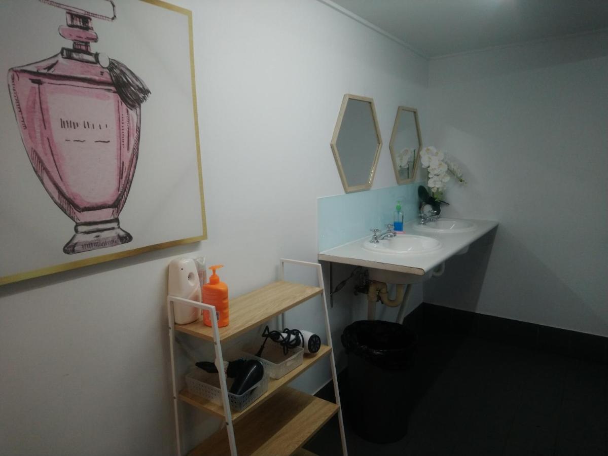 Mumma'S Hostel Кэрнс Экстерьер фото